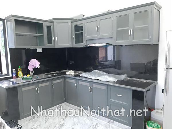 Xem 50 Mẫu Tủ Bếp Nhôm Kính Giá Rẻ Mới Nhất - Giá Chỉ Từ 1,2tr/md tu bep nhom kinh gia re 9