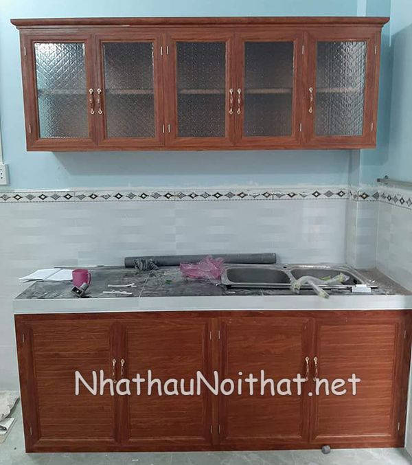 Khám Phá 50 Mẫu Tủ Bếp Nhôm Kính Nhỏ Đơn Giản Đẹp – Giá Rẻ Bất Ngờ! tu bep nhom kinh nho don gian 1