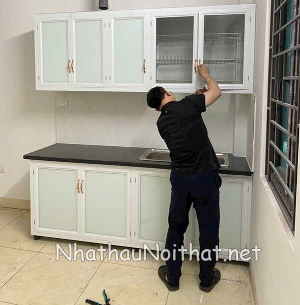 Khám Phá 50 Mẫu Tủ Bếp Nhôm Kính Nhỏ Đơn Giản Đẹp – Giá Rẻ Bất Ngờ! tu bep nhom kinh nho don gian 19