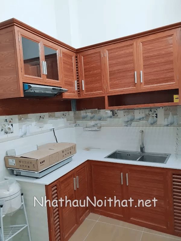 Khám Phá 50 Mẫu Tủ Bếp Nhôm Kính Nhỏ Đơn Giản Đẹp – Giá Rẻ Bất Ngờ! tu bep nhom kinh nho don gian 20