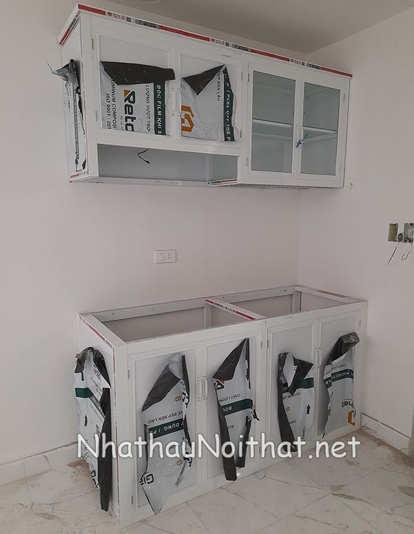 Khám Phá 50 Mẫu Tủ Bếp Nhôm Kính Nhỏ Đơn Giản Đẹp – Giá Rẻ Bất Ngờ! tu bep nhom kinh nho don gian 3