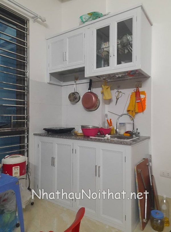 Khám Phá 50 Mẫu Tủ Bếp Nhôm Kính Nhỏ Đơn Giản Đẹp – Giá Rẻ Bất Ngờ! tu bep nhom kinh nho don gian 4