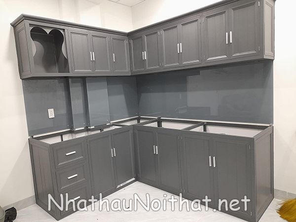 Top 30 Mẫu Tủ Bếp Nhôm Xingfa Đẹp – Báo Giá Xưởng Tiết Kiệm 30% tu bep nhom xingfa 13
