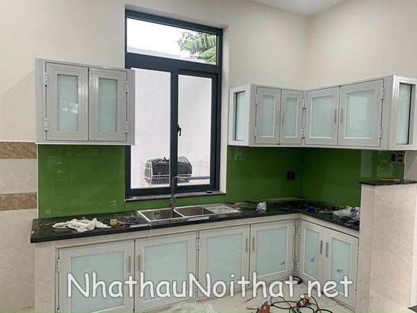 Top 30 Mẫu Tủ Bếp Nhôm Xingfa Đẹp – Báo Giá Xưởng Tiết Kiệm 30% tu bep nhom xingfa 2