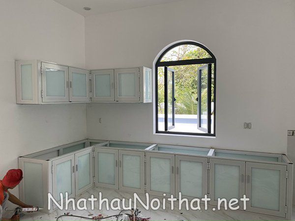 Top 30 Mẫu Tủ Bếp Nhôm Xingfa Đẹp – Báo Giá Xưởng Tiết Kiệm 30% tu bep nhom xingfa 30