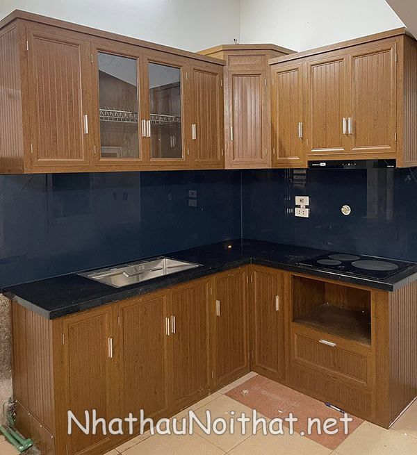 Top 30 Mẫu Tủ Bếp Nhôm Xingfa Đẹp – Báo Giá Xưởng Tiết Kiệm 30% tu bep nhom xingfa 9