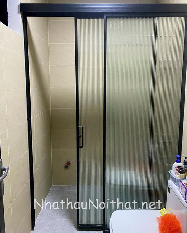 cua nhom nha ve sinh 31