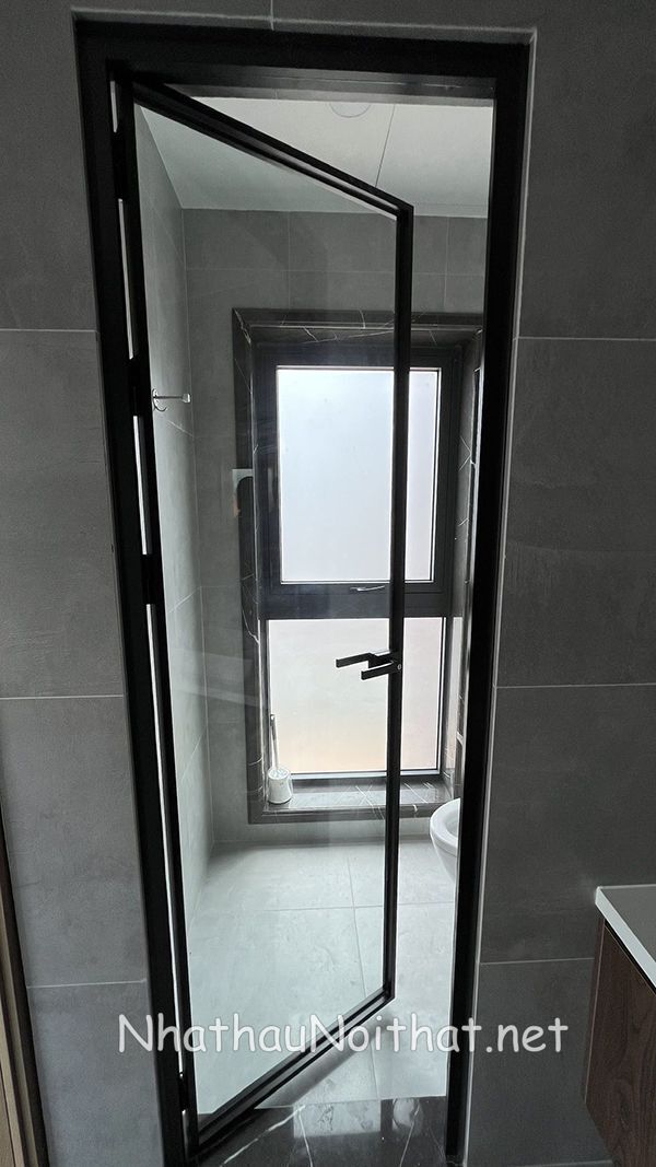 cua nhom nha ve sinh 35